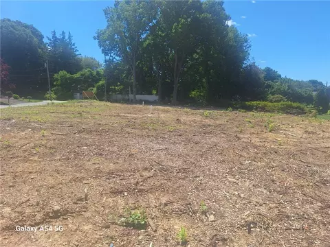 1 Kernwood Ave, Johnston, RI 02919