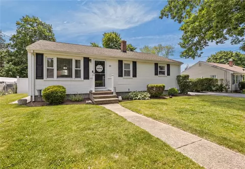 33 Fairhaven Dr, Cumberland, RI 02864