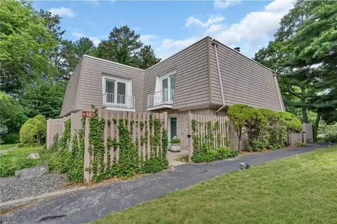 18 Caddy Rock Rd #D, North Kingstown, RI 02852