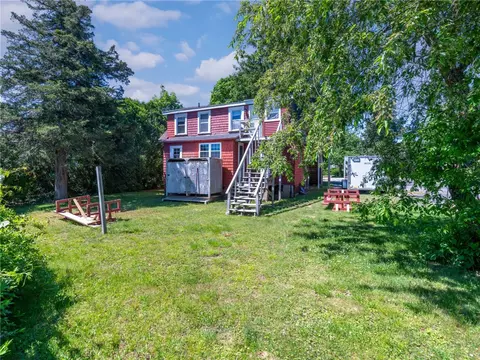 49 Benson Ave, Westerly, RI 02891 photo 4