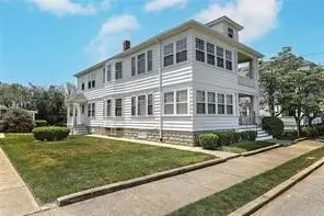 181 Saratoga Ave, Pawtucket, RI 02861