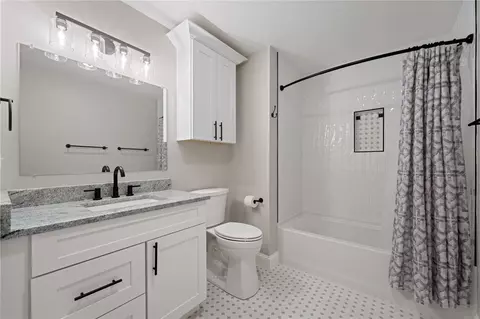 Bath - 1 Old County Village Way #E, Smithfield, RI 02917 photo 4 of 4