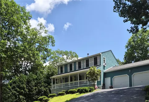22 Ridgewood Dr, Scituate, RI 02857