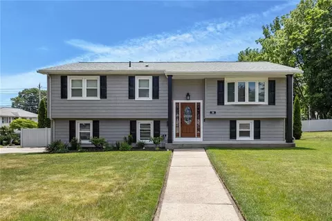 38 Bateman Ave, Cranston, RI 02920