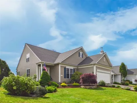 11 Starboard Ter, Narragansett, RI 02882