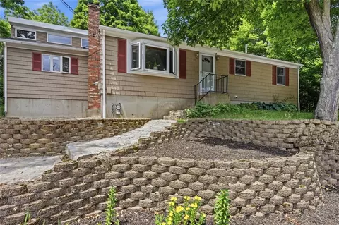 27 Royal Ave, Cranston, RI 02920