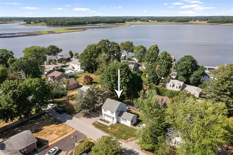 69 Mason Rd, Barrington, RI 02806