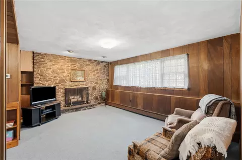 Living - 9 Katherine Rd, Woonsocket, RI 02895 photo 4 of 6