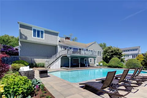172 Eustis Ave, Newport, RI 02840