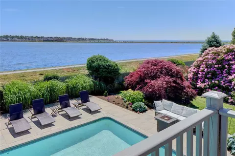 172 Eustis Ave, Newport, RI 02840