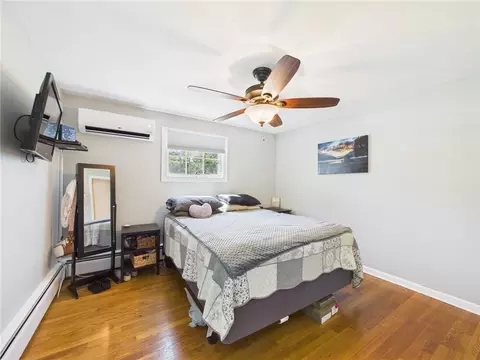 Bedroom - 205 Baldwin Rd, Warwick, RI 02886 photo 1 of 6