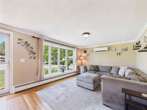 Living - 205 Baldwin Rd, Warwick, RI 02886 photo 3 of 6