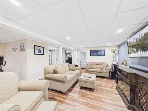 Living - 205 Baldwin Rd, Warwick, RI 02886 photo 4 of 6