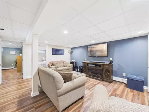 Living - 205 Baldwin Rd, Warwick, RI 02886 photo 5 of 6