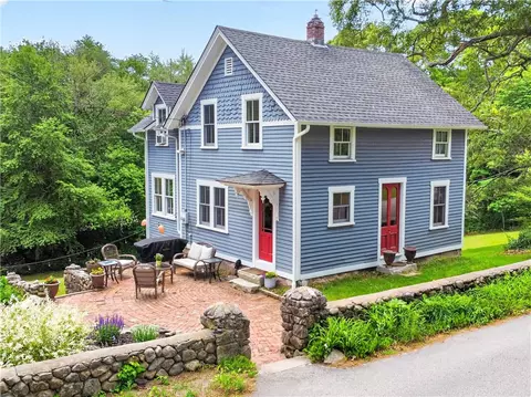 108 Oak St, Ashaway, RI 02804