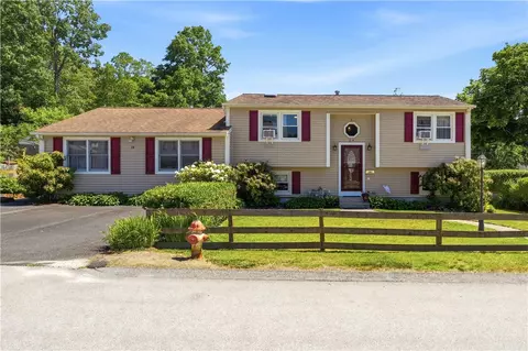 14 Oak St, West Warwick, RI 02893