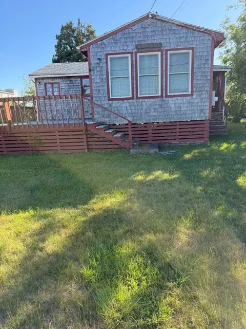 26 Crandall Ave, Westerly, RI 02891