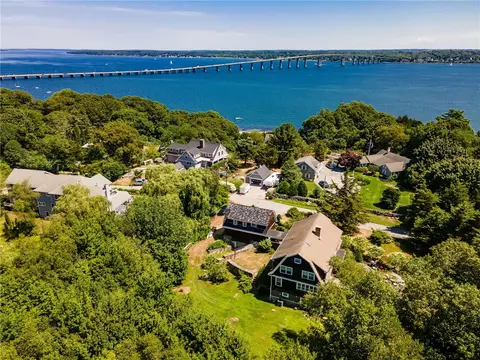 170 Lloyd Rd, Saunderstown, RI 02874