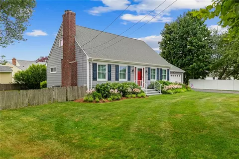 2 Redwood Ct, Warren, RI 02885