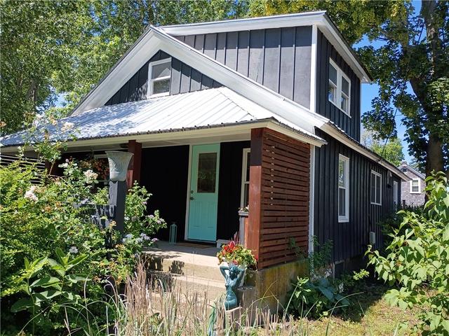 421 Pequot Ave, Warwick, RI 02889