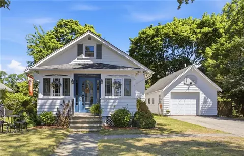 55 Edison St, Warwick, RI 02889