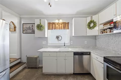 Kitchen - 55 Edison St, Warwick, RI 02889 photo 2 of 2