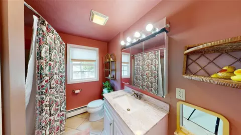 Bath - 38 Vanstone Ave, Warwick, RI 02889 photo 1 of 3