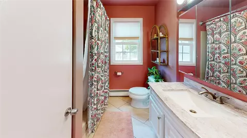 Bath - 38 Vanstone Ave, Warwick, RI 02889 photo 2 of 3
