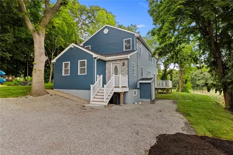 18 Pevear Ave, Warwick, RI 02886