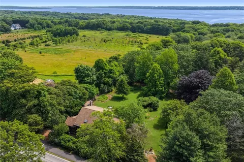856 N Main Rd, Jamestown, RI 02835