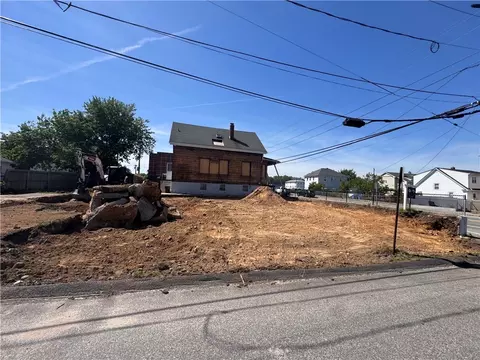 822 Atwood Ave, Cranston, RI 02920