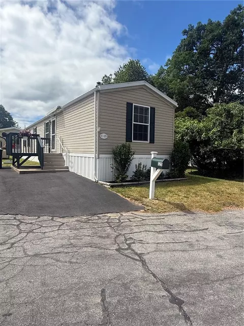 25 Krzak Rd, North Kingstown, RI 02852