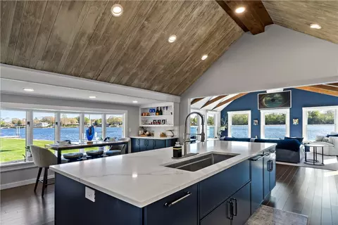 166 New Meadow Rd, Barrington, RI 02806