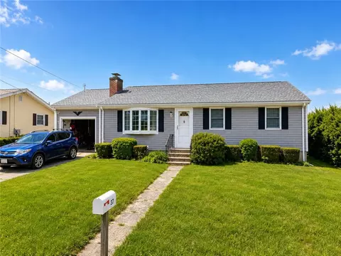 37 Ladeira Ave, Portsmouth, RI 02871