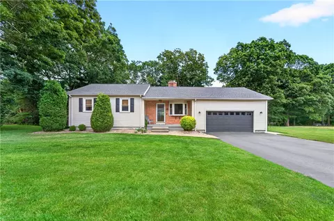 12 Briar Hill Dr, Cranston, RI 02921