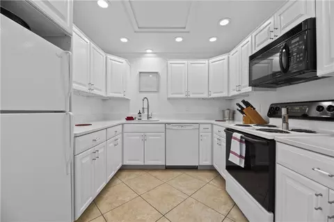 Kitchen - 19 Moonlight Dr, Westerly, RI 02891 photo 5 of 7