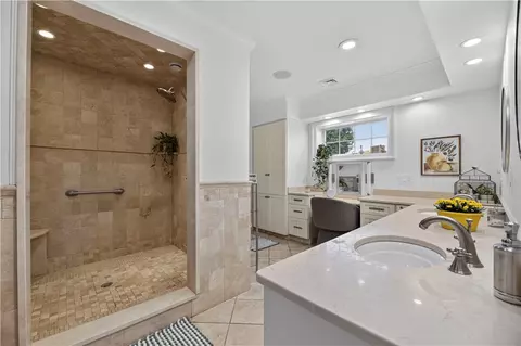 Bath - 19 Moonlight Dr, Westerly, RI 02891 photo 1 of 5
