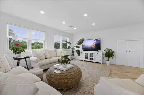 Living - 19 Moonlight Dr, Westerly, RI 02891 photo 6 of 7