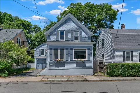 3 Sycamore St, Newport, RI 02840