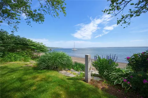 54 Oliver Hazard Perry Rd, Portsmouth, RI 02871