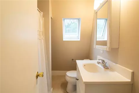 Bath - 23 Saundra Dr, Westerly, RI 02891 photo 2 of 2
