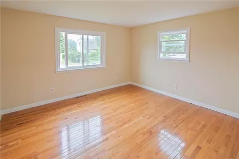 Living - 23 Saundra Dr, Westerly, RI 02891 photo 3 of 4