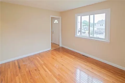 Living - 23 Saundra Dr, Westerly, RI 02891 photo 4 of 4