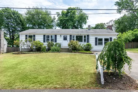 158 Lewiston St, Warwick, RI 02889
