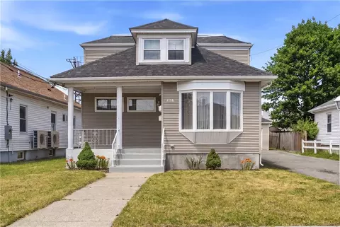 116 Warwick Rd, Pawtucket, RI 02861
