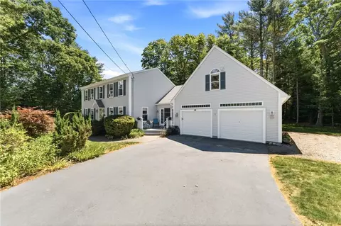 34 Crestwood Ln, Charlestown, RI 02813