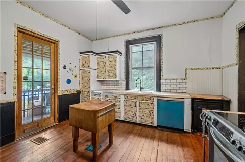 Kitchen - 22 Main St, Hope, RI 02831 photo 2 of 2