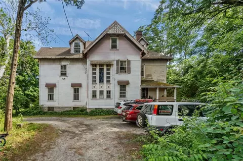 22 Main St, Hope, RI 02831