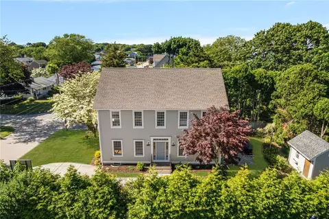 42 Camden Rd, Narragansett, RI 02882