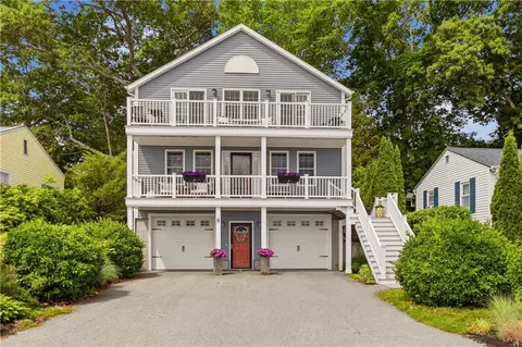 11 King Philip Ave, Bristol, RI 02809